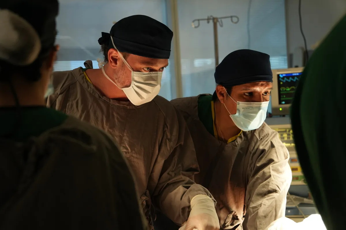 Equipe cirúrgica especializada em ambiente hospitalar em São Paulo