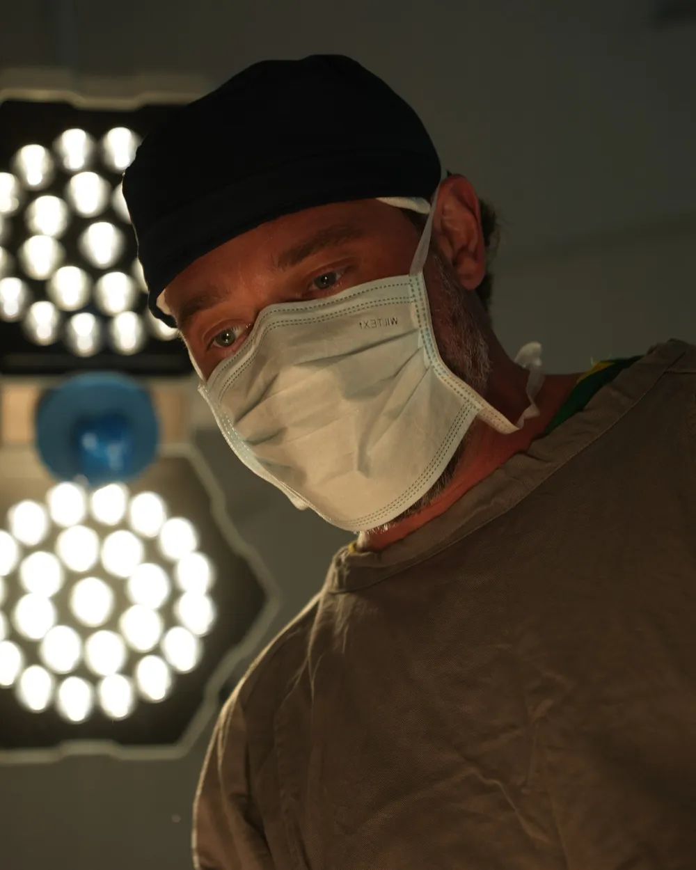 Dr. Kauê Sucena realizando lipoescultura de alta definição guiada por ultrassom em São Paulo