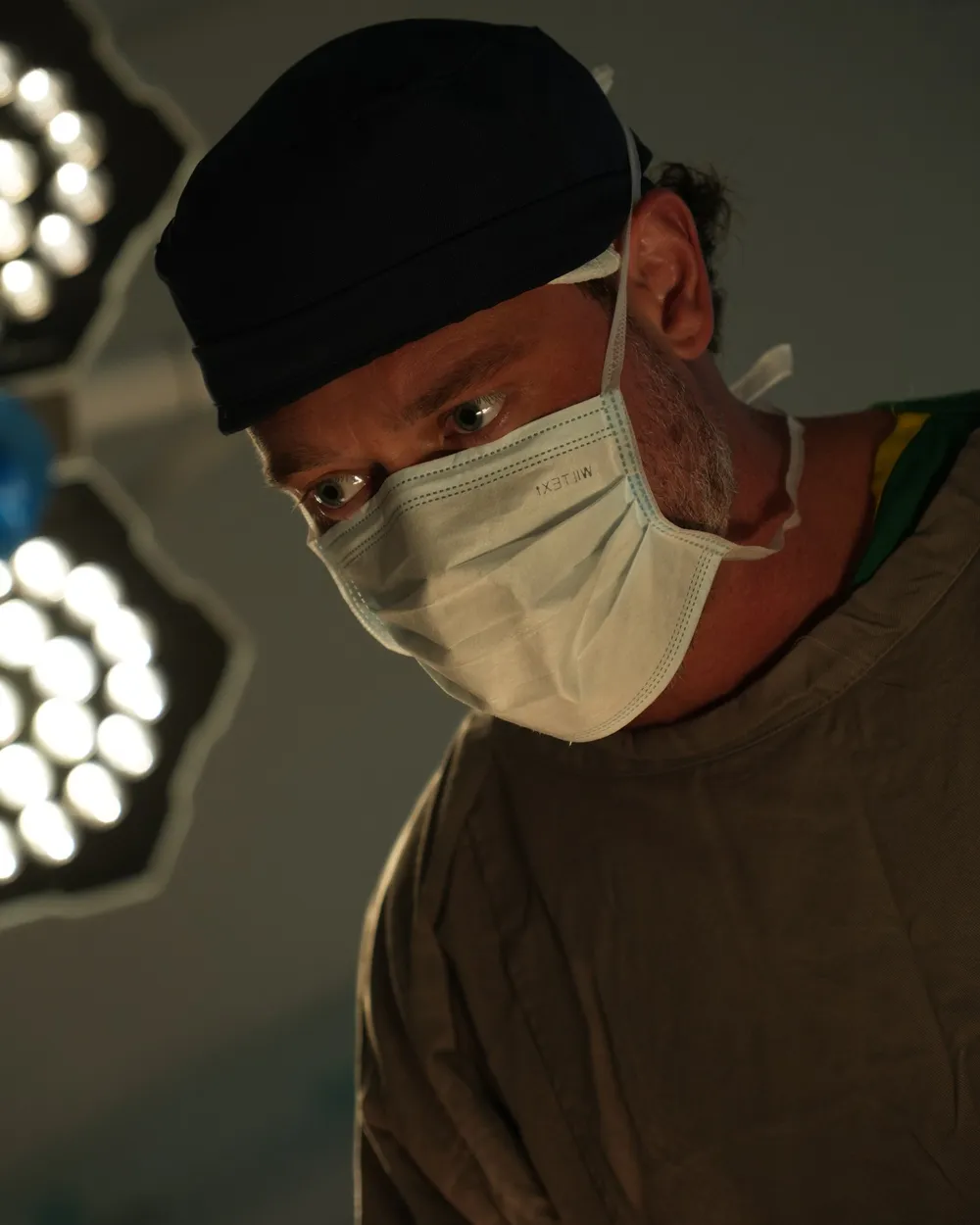 Dr. Kauê Sucena realizando lipoescultura de média definição em São Paulo